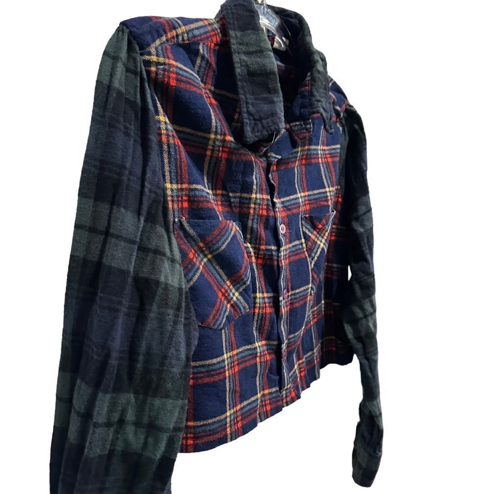 Vintage cropped (unbranded) flannel shirt w/mixed patterns - Picture 4 of 14